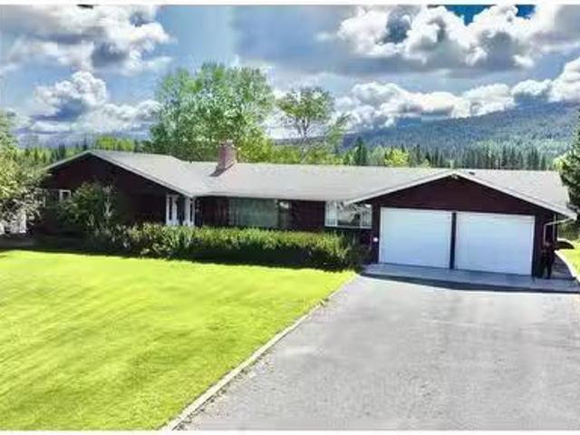 House for sale in 100 Mile House, British Columbia