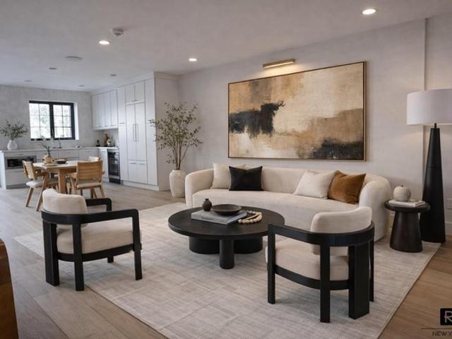 Townhouse for sale in Arverne, New York