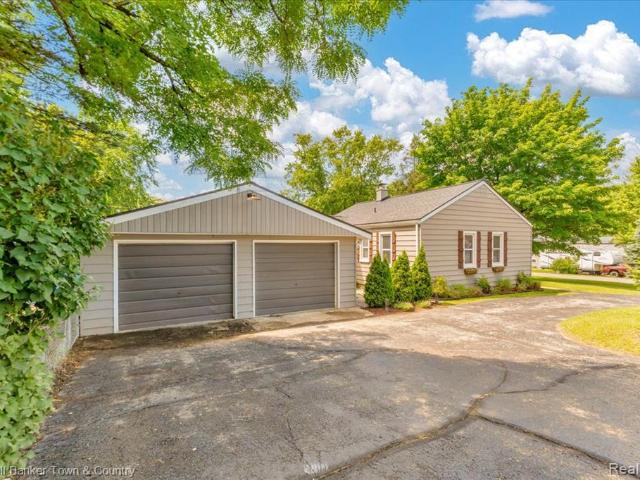 House for sale in Waterford, Michigan