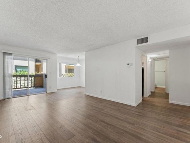 Condo for sale in Pasadena, California