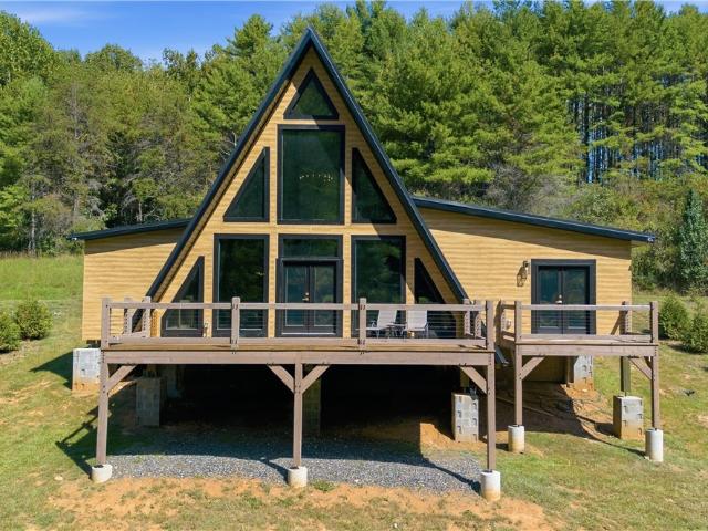 House for sale in Lansing, North Carolina
