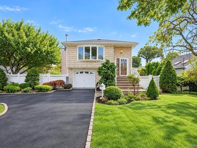 House for sale in Bohemia, New York