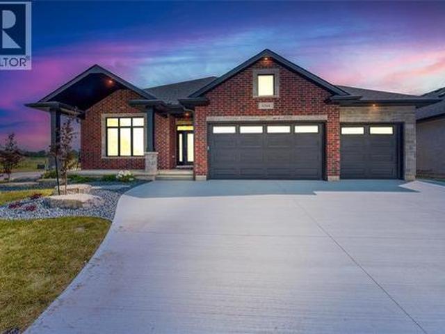 House for sale in Plympton–wyoming, Ontario