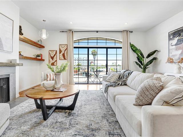 Condo for sale in Palms, Los Angeles