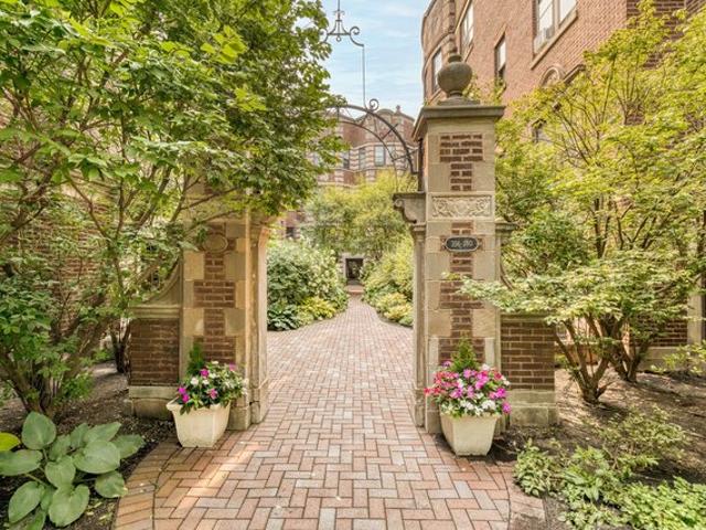 Condo for sale in Evanston, Illinois