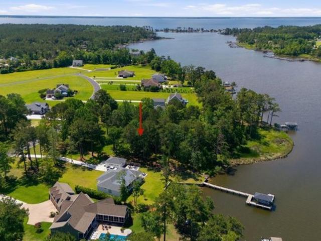 Land for sale in Oriental, North Carolina