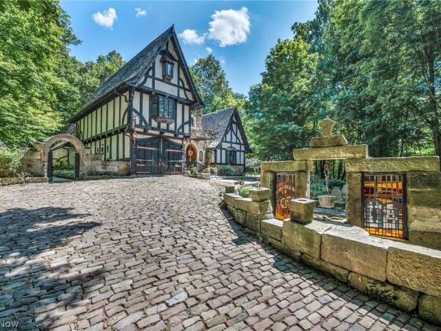 House for sale in Summit, Ohio