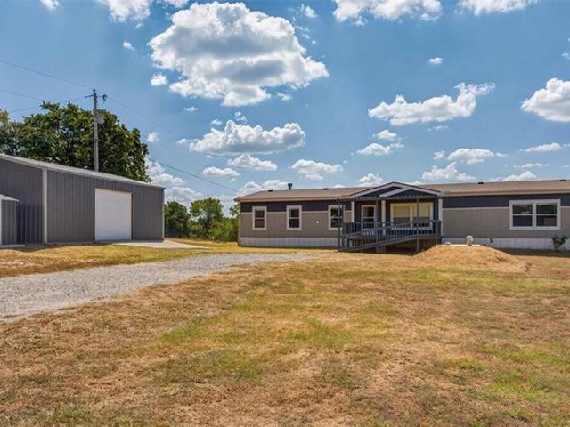 House for sale in Tecumseh, Pottawatomie County