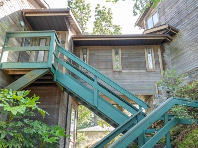 House for sale in Saanich, British Columbia