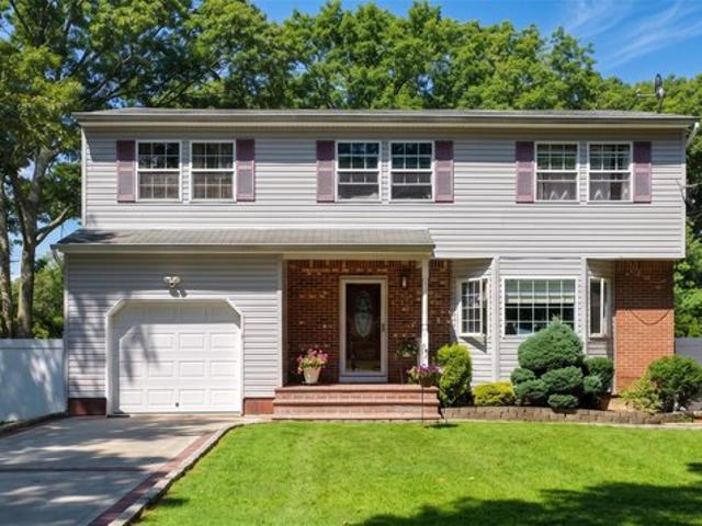 House for sale in Centereach, New York