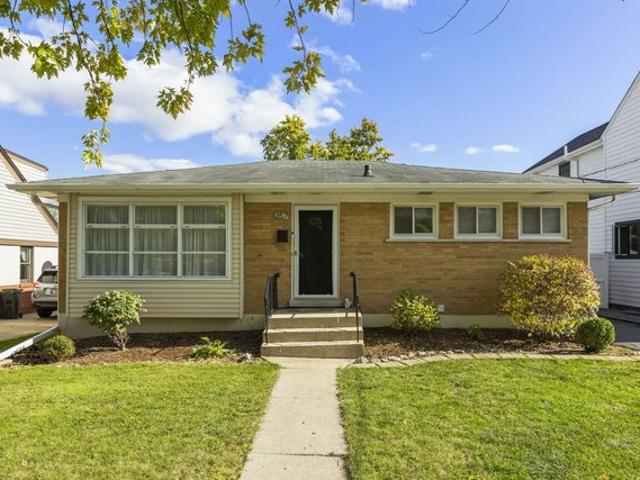 House for sale in Glen Ellyn, Illinois