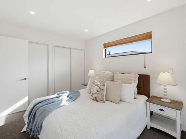 House for sale in Chaslands, Canterbury