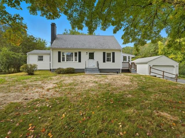 House for sale in Suffield, Connecticut