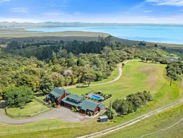 House for sale in Parakai