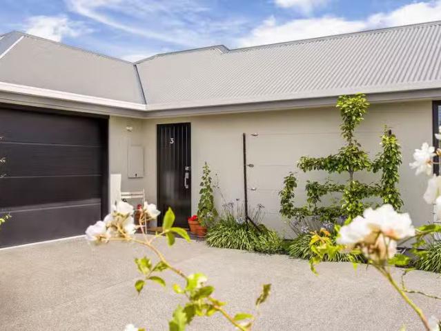 House for sale in Chaslands, Canterbury