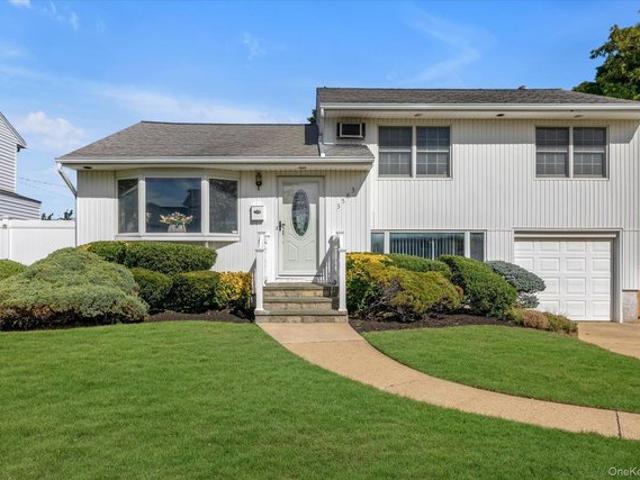 House for sale in Wantagh, Nassau County