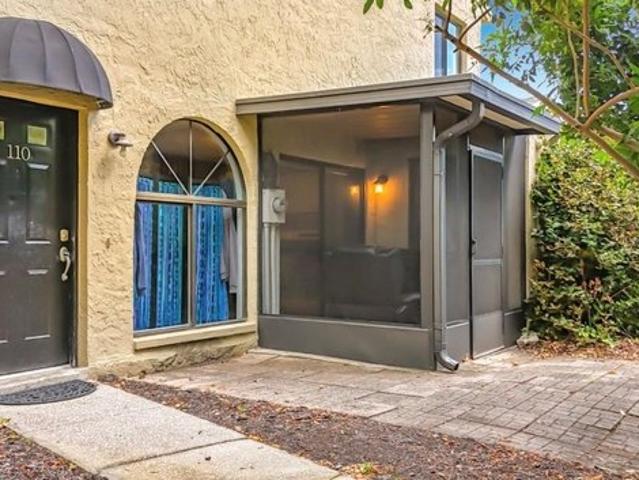 Townhouse for sale in Crystal Beach, Florida