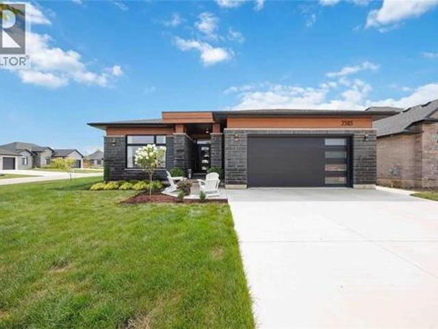 House for sale in Plympton–wyoming, Ontario