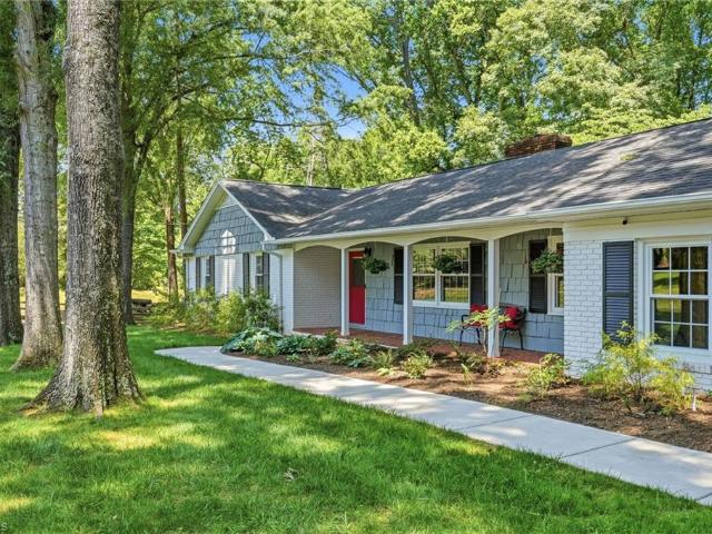 House for sale in Pfafftown, North Carolina