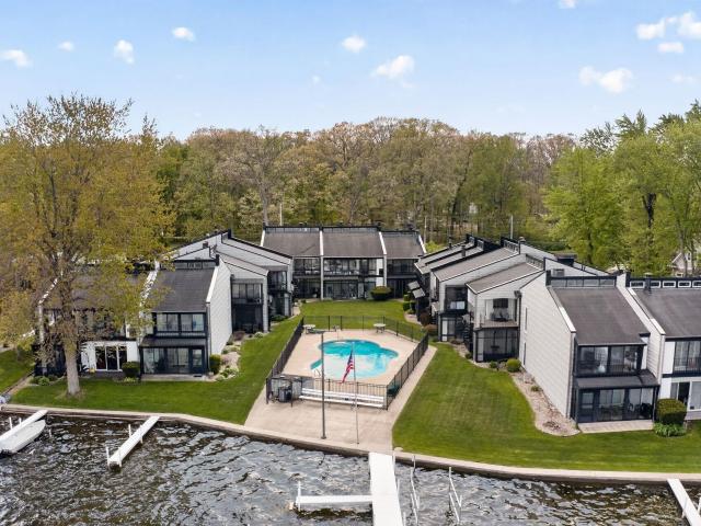 Condo for sale in Leesburg, Indiana
