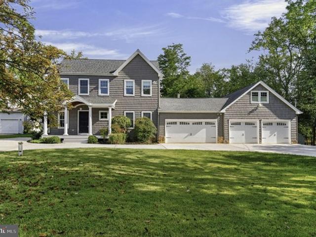 House for sale in Larkington, Edgewater