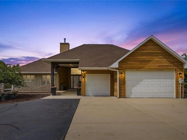 House for sale in Linn, Iowa