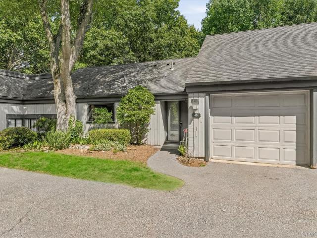 Condo for sale in Amawalk, New York