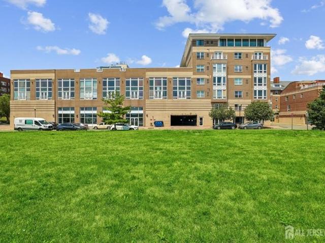 Townhouse for sale in Perth Amboy, New Jersey