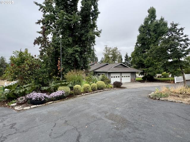 House for sale in Creswell, Oregon