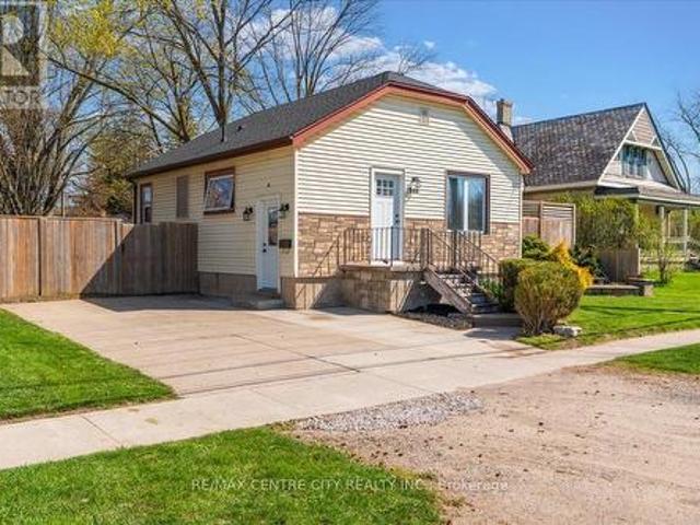 House for sale in Strathroy-caradoc, Ontario