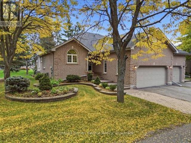 Townhouse for sale in Auburn Mills, Peterborough