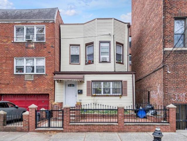 Townhouse for sale in Corona