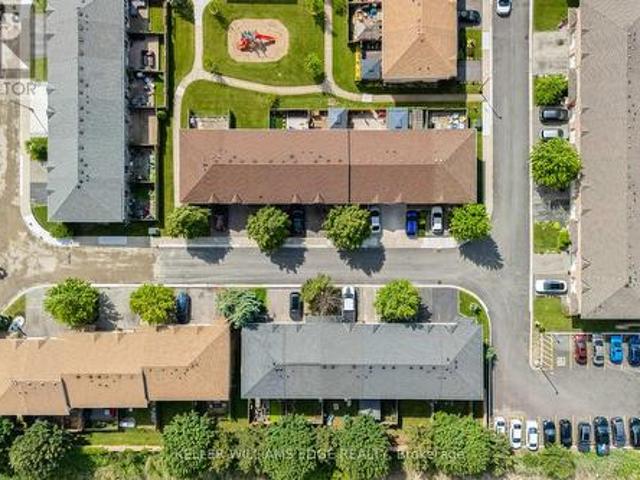 Townhouse for sale in Ancaster, Ontario