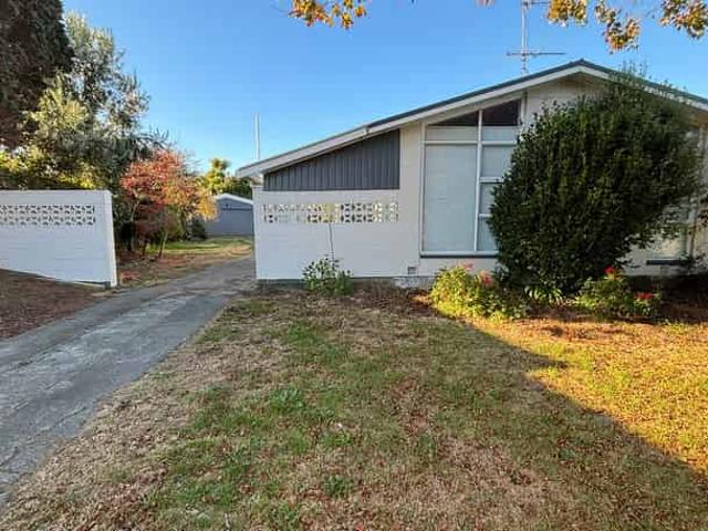 House for rent in Chaslands, Canterbury