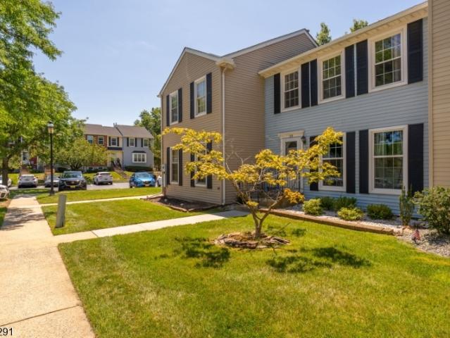 Townhouse for sale in Sayreville, New Jersey