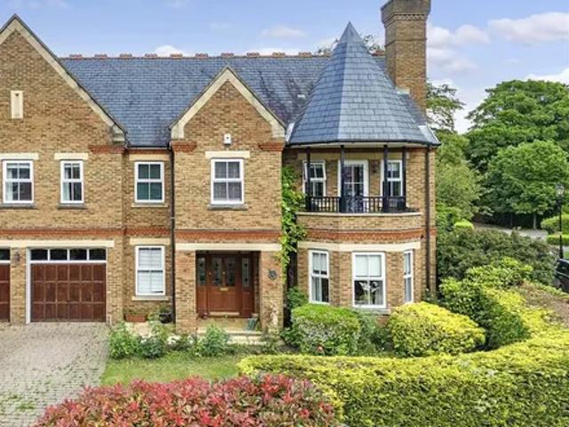 House for rent in Fairlop, Greater London
