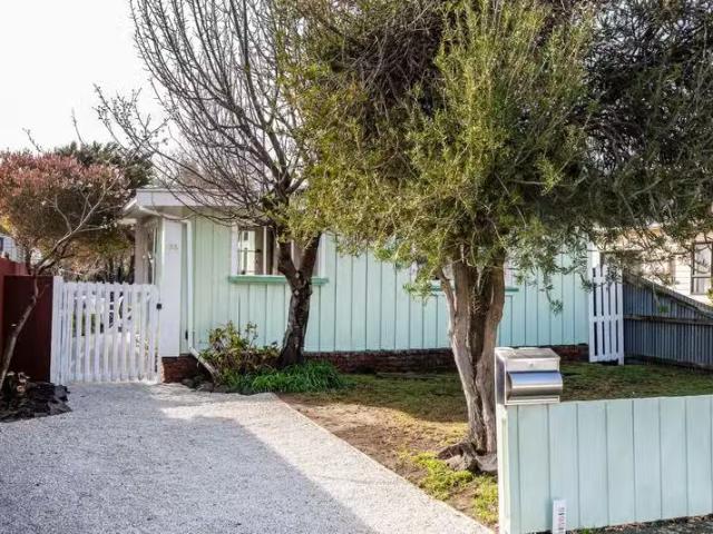 House for sale in Chaslands, Canterbury
