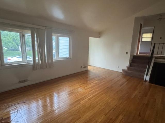 House for sale in Hillside