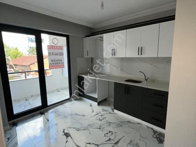 Yenimahalle Mahallesi, Hendek içerisinde kiralık mülk