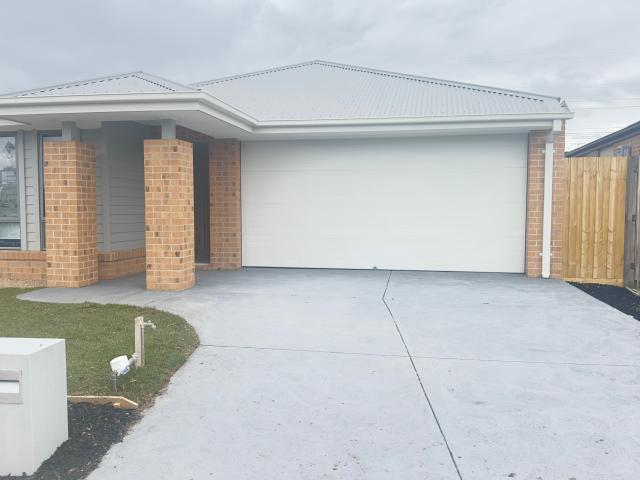 House for rent in Lynbrook, Melbourne