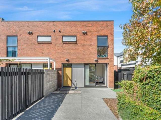 Townhouse for sale in Paremoremo