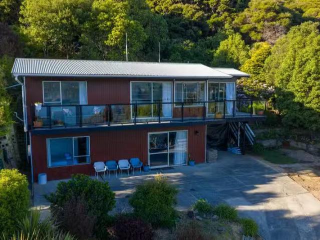 House for sale in Little Akaloa, Canterbury