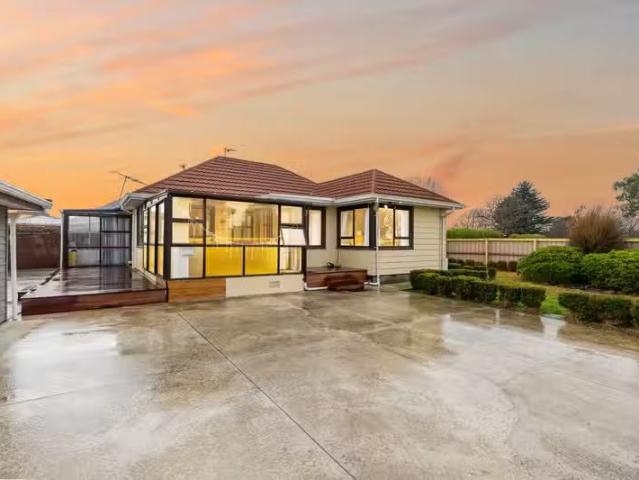 House for sale in Chaslands, Canterbury