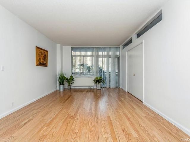 Condo for sale in Town of Mamaroneck, Westchester County