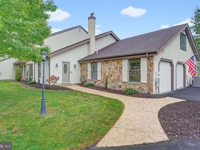 Townhouse for sale in Turnberry, Dover