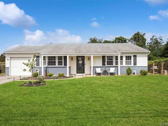 House for sale in Bohemia, Town of Islip