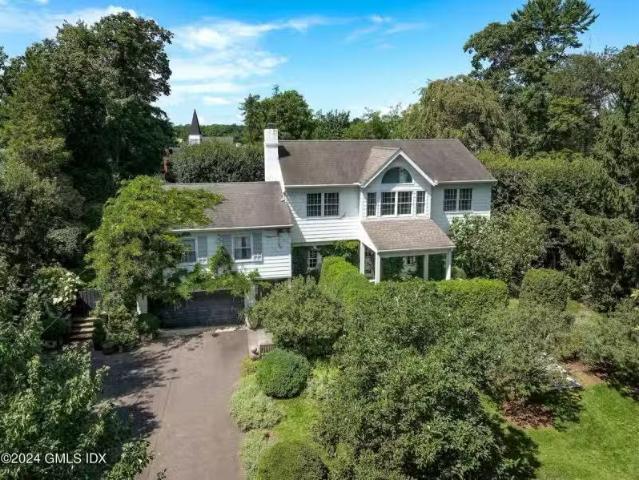 House for rent in Darien