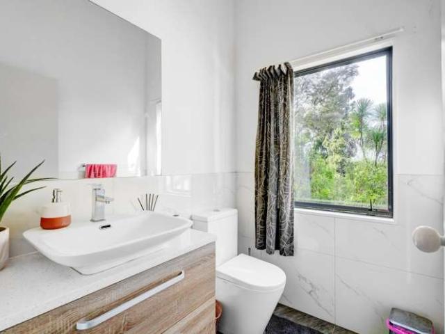 House for sale in Oratia, Oroua County