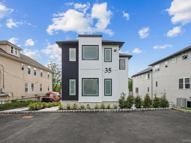 Condo for sale in Rockland, New York