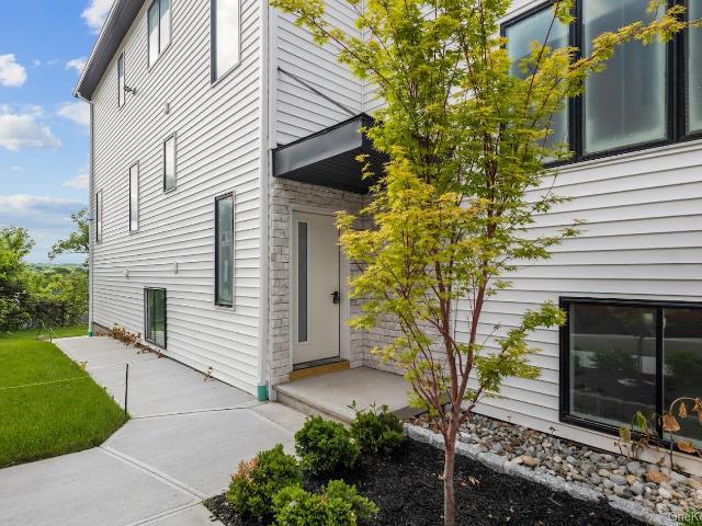 Condo for sale in Rockland, New York